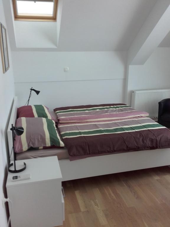 Studio Lori And Bine Bled Room photo